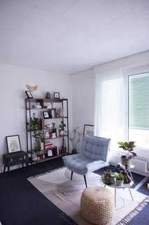 Cabinet Medipsy, fauteuil bleu et plantes dans un bureau de consultation